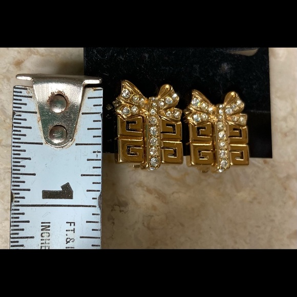 GIVENCHY Paris NY Gold Plate Crystal Present Gift Box Clip-On Earrings - Picture 8 of 12